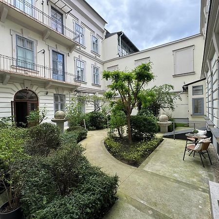 Hidden Gem With Terrace On The Andrassy Fashion Road Apartment Budapest Exterior photo