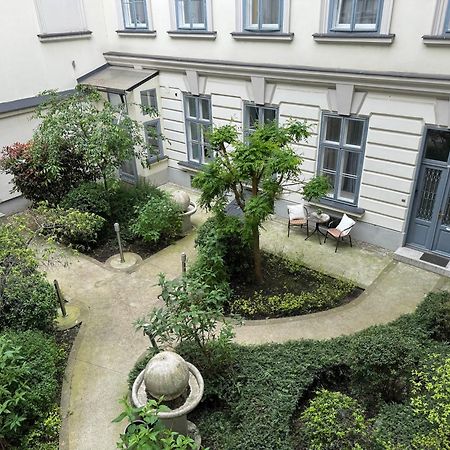 Hidden Gem With Terrace On The Andrassy Fashion Road Apartment Budapest Exterior photo