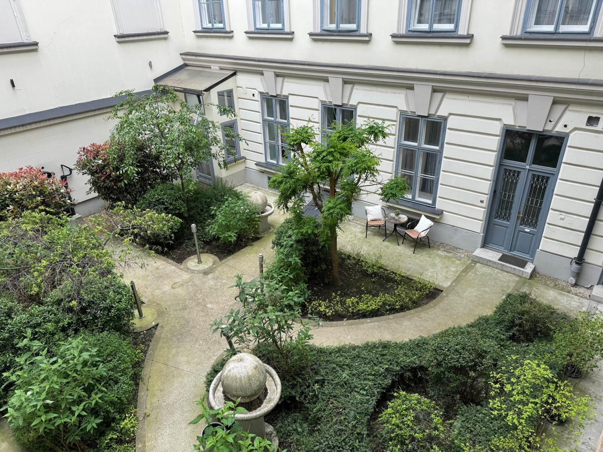 Hidden Gem With Terrace On The Andrassy Fashion Road Apartment Budapest Exterior photo